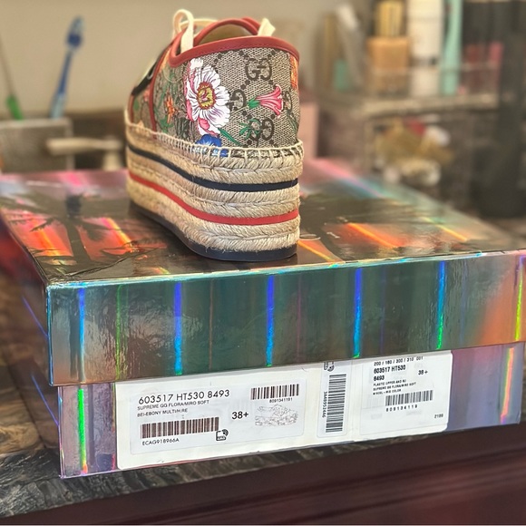 Only worn once .. like new - Picture 4 of 4